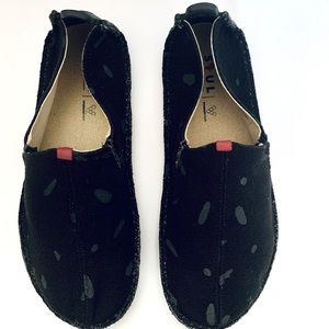 New!  Vivobarefoot Ababa black canvas